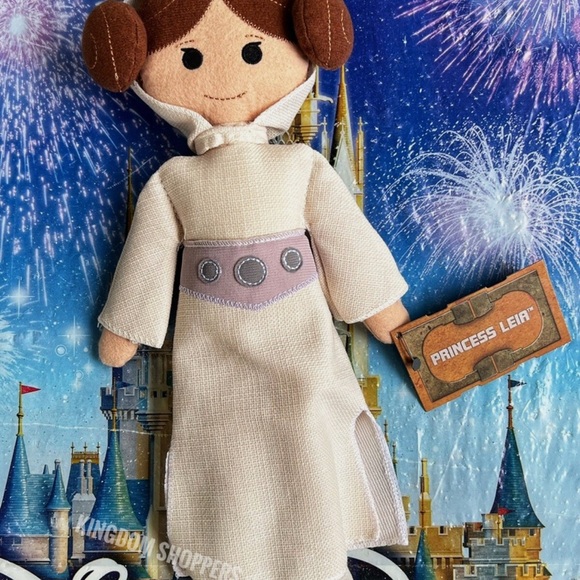 Star Wars Galaxy’s Edge Leia Doll - Cream and Brown - Picture 7 of 7